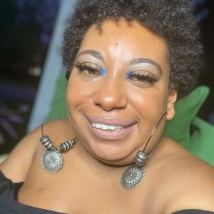 Meet your Posher, Devyn